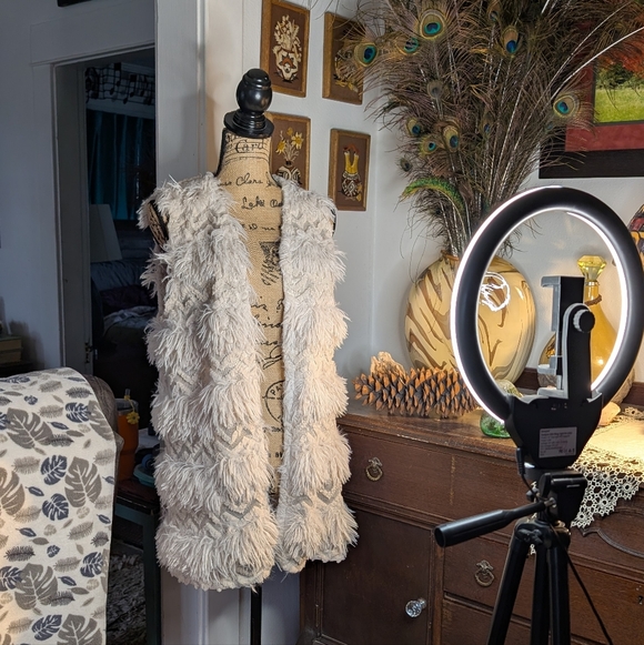 Shaggy Cream Faux Fur Vest - Picture 3 of 9